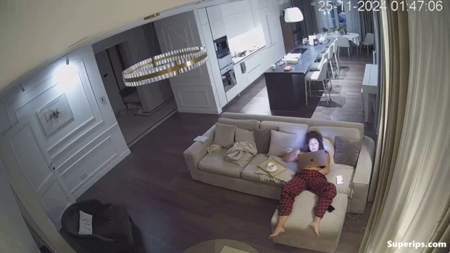 IPCAM – Ukrainian milf masturbates watching porn IPCAM – Ukrainian milf masturbates watching porn
