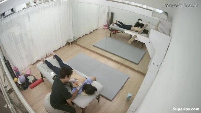 IPCAM – Petite Korean girl at the physical therapist’s IPCAM – Petite Korean girl at the physical therapist’s