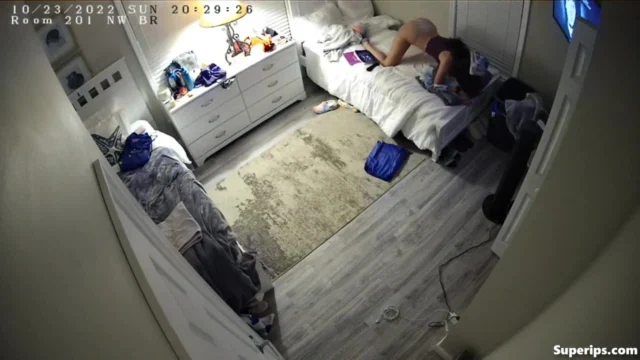 IPCAM – American teenager twerking on her bed IPCAM – American teenager twerking on her bed