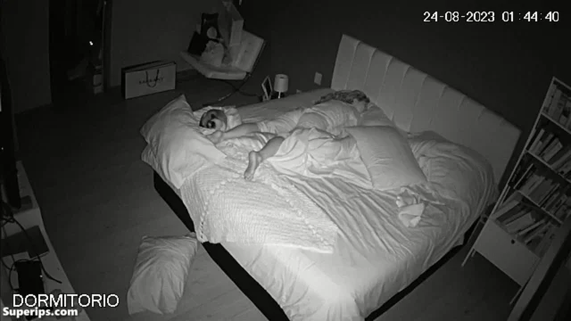 IPCAM – Mature French woman rubs her pussy with the pillow IPCAM – Mature French woman rubs her pussy with the pillow