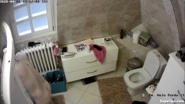 IPCAM – Russian woman masturbates in the toilet IPCAM – Russian woman masturbates in the toilet
