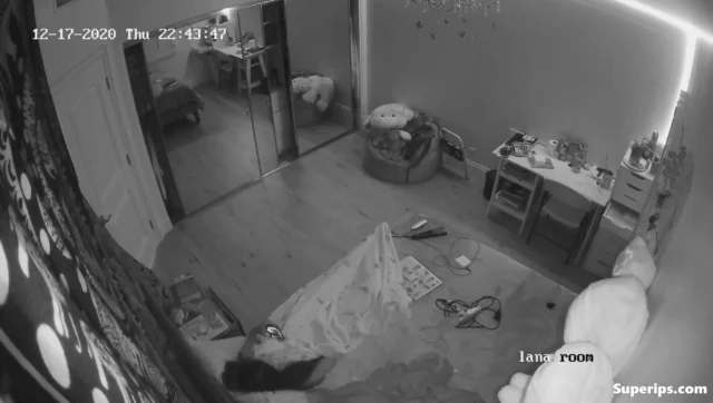 IPCAM – Brunette girl masturbates while watching TikTok IPCAM – Brunette girl masturbates while watching TikTok
