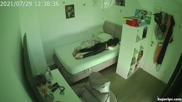 IPCAM – Naughty Italian teenager masturbates on her bed IPCAM – Naughty Italian teenager masturbates on her bed