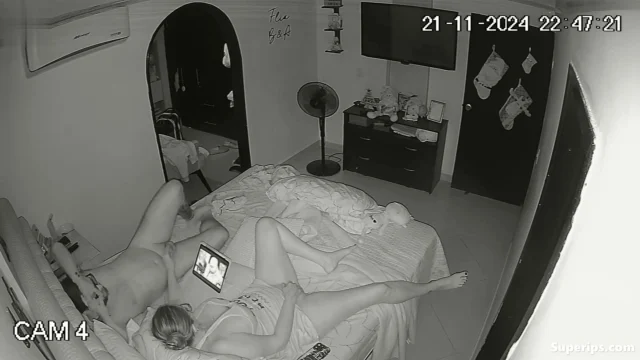 IPCAM – Mature couple fucks while watching porn IPCAM – Mature couple fucks while watching porn