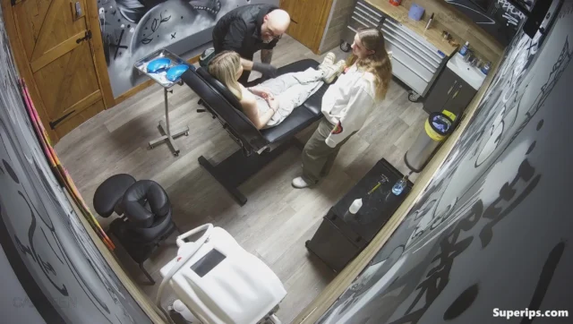 IPCAM – Blonde German girl gets her nipples pierced IPCAM – Blonde German girl gets her nipples pierced