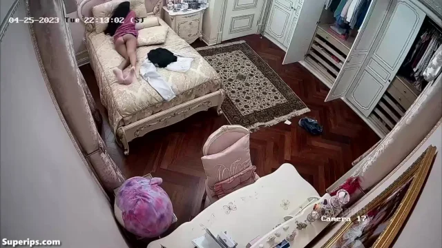 IPCAM – Arab teen with nice ass watches porn on her iPhone IPCAM – Arab teen with nice ass watches porn on her iPhone