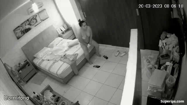 IPCAM – Mature Latina woman changes her clothes IPCAM – Mature Latina woman changes her clothes