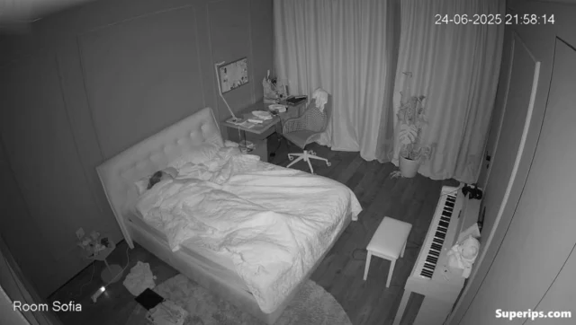 IPCAM – Cute British girl has wet dreams IPCAM – Cute British girl has wet dreams
