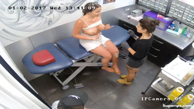 IPCAM – Busty American girl pierces her pink nipples IPCAM – Busty American girl pierces her pink nipples