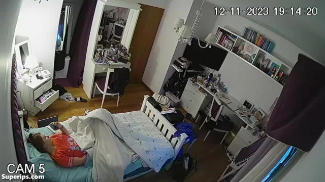 IPCAM – Redhead teenager masturbates in her pajamas