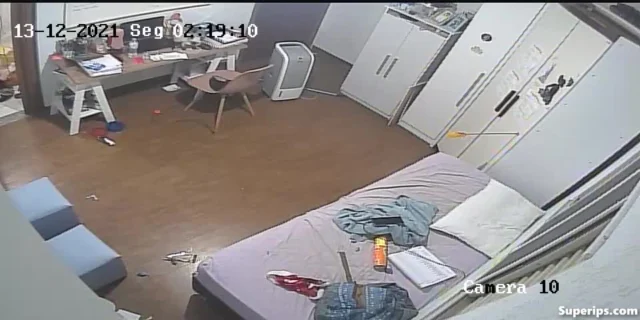 IPCAM – Cute European teenager changes her clothes IPCAM – Cute European teenager changes her clothes