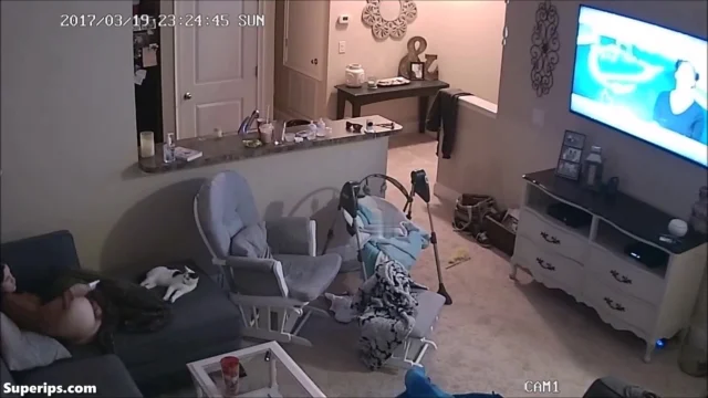 IPCAM – American teen mom masturbates while watching porn