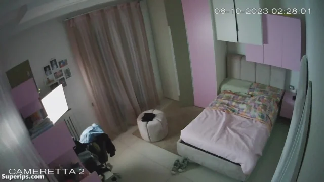 IPCAM – Italian teenage sisters change clothes IPCAM – Italian teenage sisters change clothes