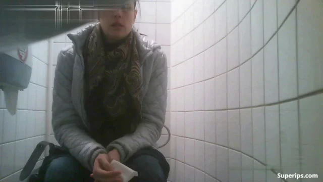 Spy Toilet – European women in coats pissing hard Spy Toilet – European women in coats pissing hard