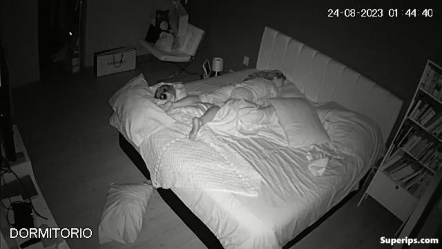 IPCAM – European wife rubs her pussy with the pillow IPCAM – European wife rubs her pussy with the pillow