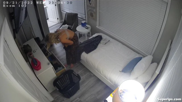 IPCAM – Skinny British mom changes clothes in her room IPCAM – Skinny British mom changes clothes in her room