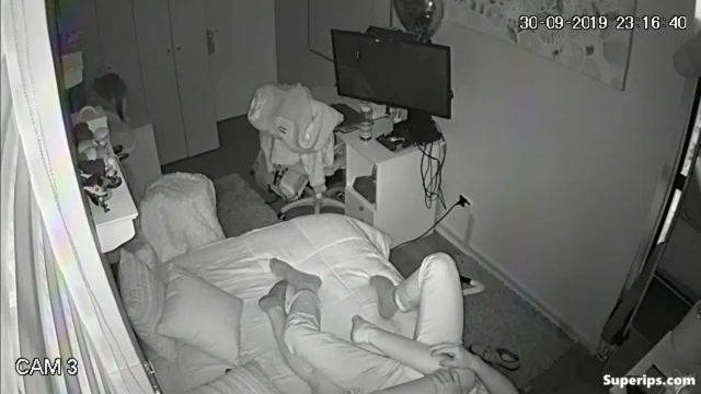 IPCAM – College couple fucks in their parents’ house IPCAM – College couple fucks in their parents’ house
