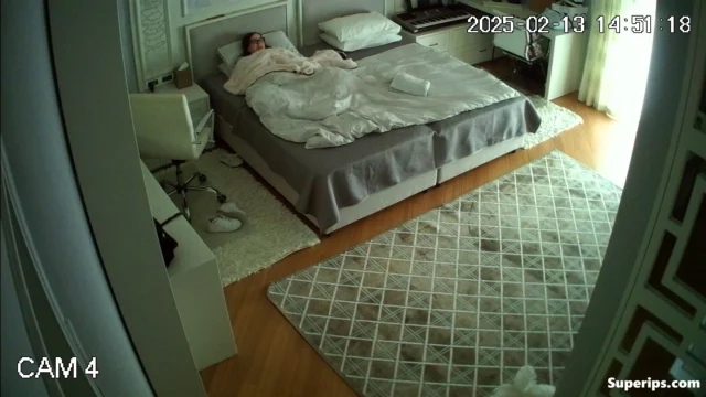 IPCAM – German nerdy girl masturbates to orgasm IPCAM – German nerdy girl masturbates to orgasm