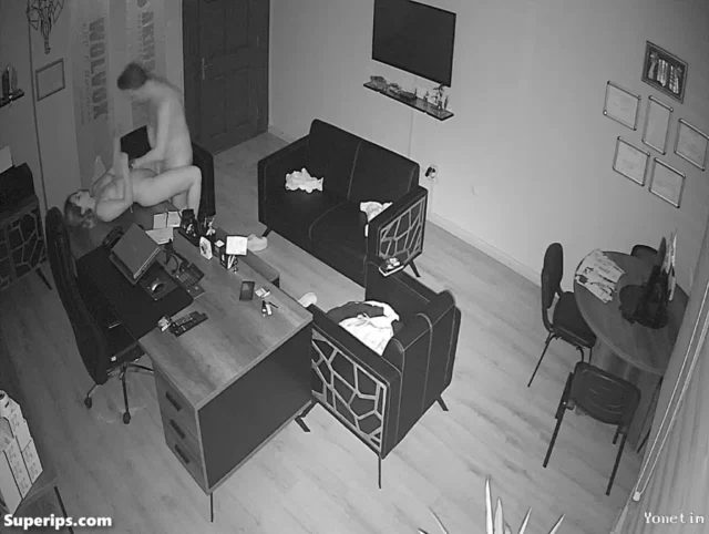 IPCAM – American man cheats on his wife with his young secretary IPCAM – American man cheats on his wife with his young secretary