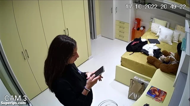 IPCAM – Arab girl with a hairy pussy gets dressed in her room IPCAM – Arab girl with a hairy pussy gets dressed in her room