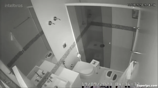 IPCAM – Mature Latina mom uses the bathroom IPCAM – Mature Latina mom uses the bathroom