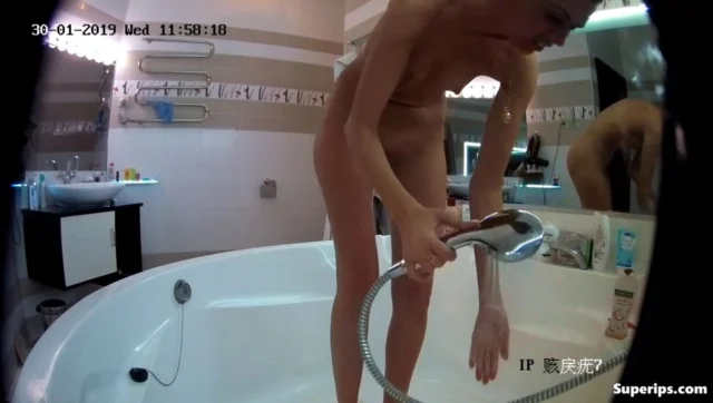 IPCAM – European college girls in the bathroom IPCAM – European college girls in the bathroom