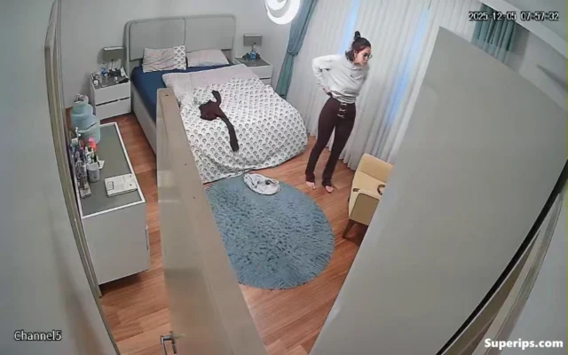 IPCAM – Beautiful Arab wife changes clothes IPCAM – Beautiful Arab wife changes clothes