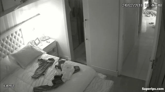 IPCAM – American busty woman is naked in her room IPCAM – American busty woman is naked in her room