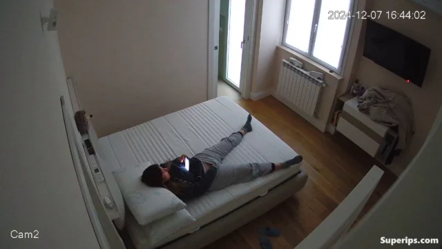 IPCAM – Hot German MILF masturbates on her bed IPCAM – Hot German MILF masturbates on her bed