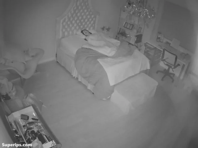 IPCAM – Petite teen girl masturbates under the sheets IPCAM – Petite teen girl masturbates under the sheets