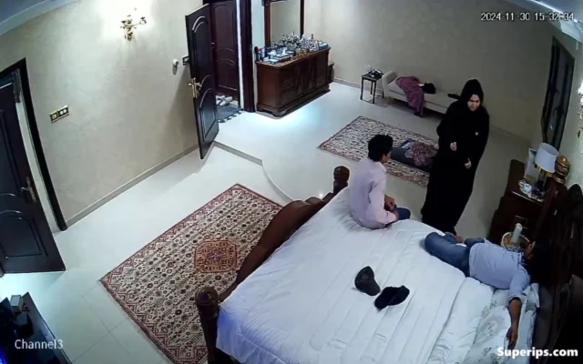 IPCAM – Busty Arab mom has a secret threesome IPCAM – Busty Arab mom has a secret threesome