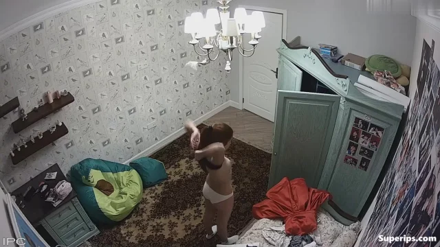 IPCAM – Petite teenage girl gets dressed together IPCAM – Petite teenage girl gets dressed together