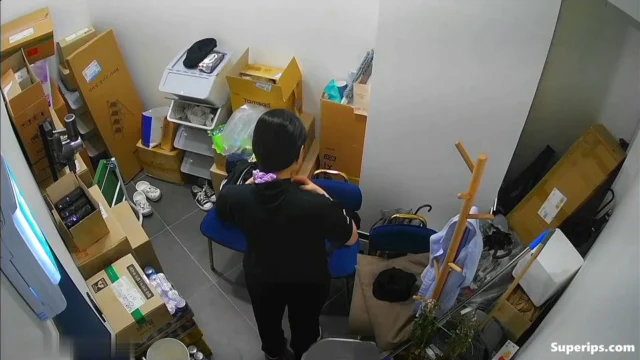 IPCAM – Young Korean girl changes her uniform IPCAM – Young Korean girl changes her uniform