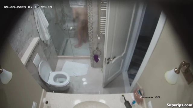 IPCAM – Mature European woman bathes in her shower IPCAM – Mature European woman bathes in her shower