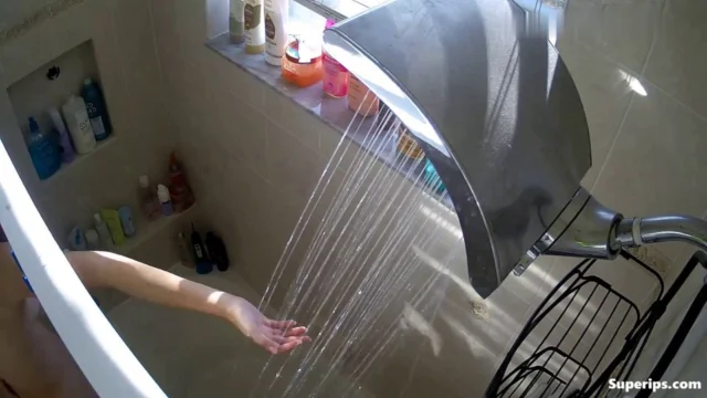 IPCAM – Petite American girl takes a hot shower IPCAM – Petite American girl takes a hot shower