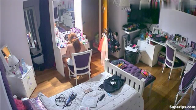 IPCAM – Redhead teenager changes her clothes in her room IPCAM – Redhead teenager changes her clothes in her room
