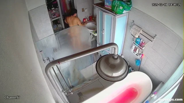 IPCAM – Milf on her period masturbates in the bathtub IPCAM – Milf on her period masturbates in the bathtub