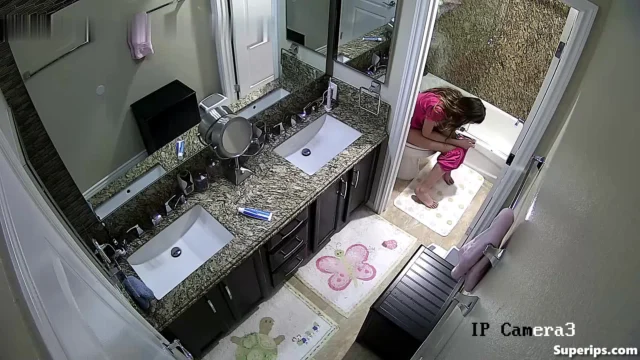 IPCAM – Young skinny German girl pushes on the toilet IPCAM – Young skinny German girl pushes on the toilet