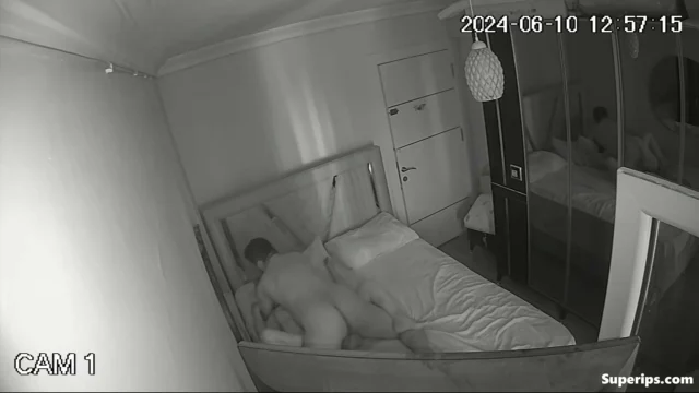 IPCAM – Mature Italian couple fucks in hotel IPCAM – Mature Italian couple fucks in hotel