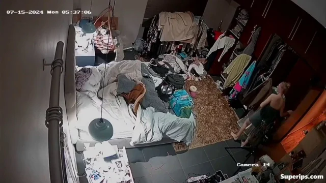 IPCAM – Skinny German girl gets dressed in her room IPCAM – Skinny German girl gets dressed in her room