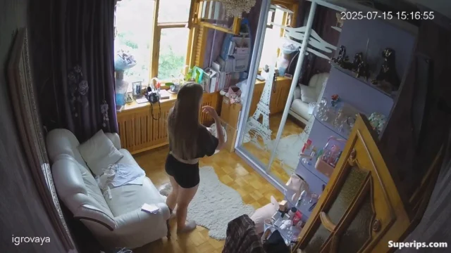 IPCAM – Petite Ukrainian girl completely naked IPCAM – Petite Ukrainian girl completely naked