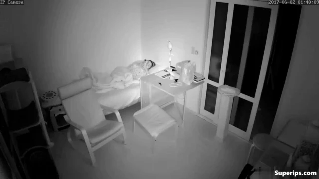 IPCAM – Korean single woman masturbates in her bed