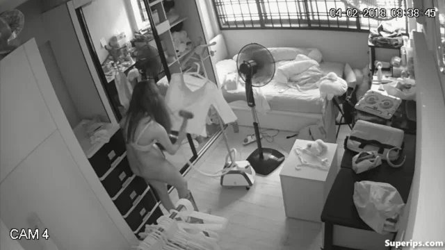 IPCAM – Latin girl changes clothes in her room IPCAM – Latin girl changes clothes in her room