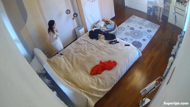 IPCAM – Skinny pale German girl gets dressed slowly IPCAM – Skinny pale German girl gets dressed slowly