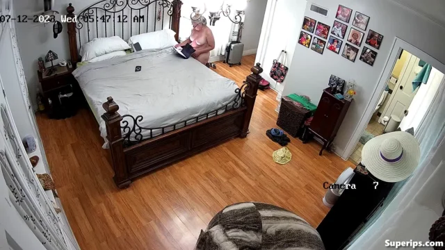 IPCAM – British granny masturbates in her bed IPCAM – British granny masturbates in her bed