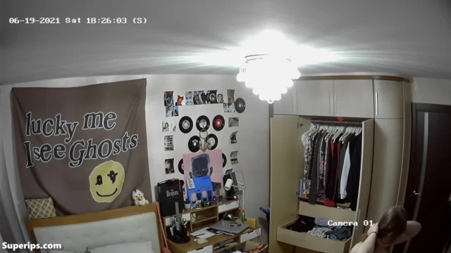 IPCAM – American blonde teen girl gets dressed in her room IPCAM – American blonde teen girl gets dressed in her room