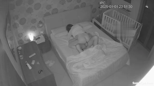 IPCAM – Italian milf mom gets penetrated in bed IPCAM – Italian milf mom gets penetrated in bed