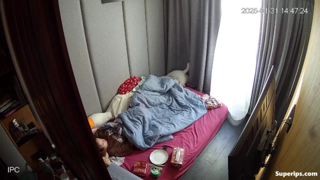 IPCAM – Ukrainian girl masturbates watching TikTok IPCAM – Ukrainian girl masturbates watching TikTok
