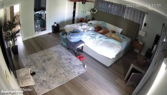 IPCAM – Pregnant American teen girl receives oral sex
