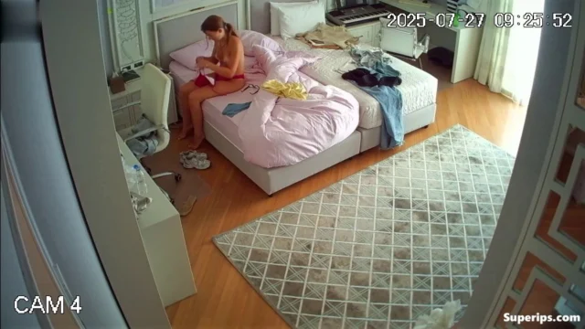 IPCAM – British nerdy girl in her room IPCAM – British nerdy girl in her room
